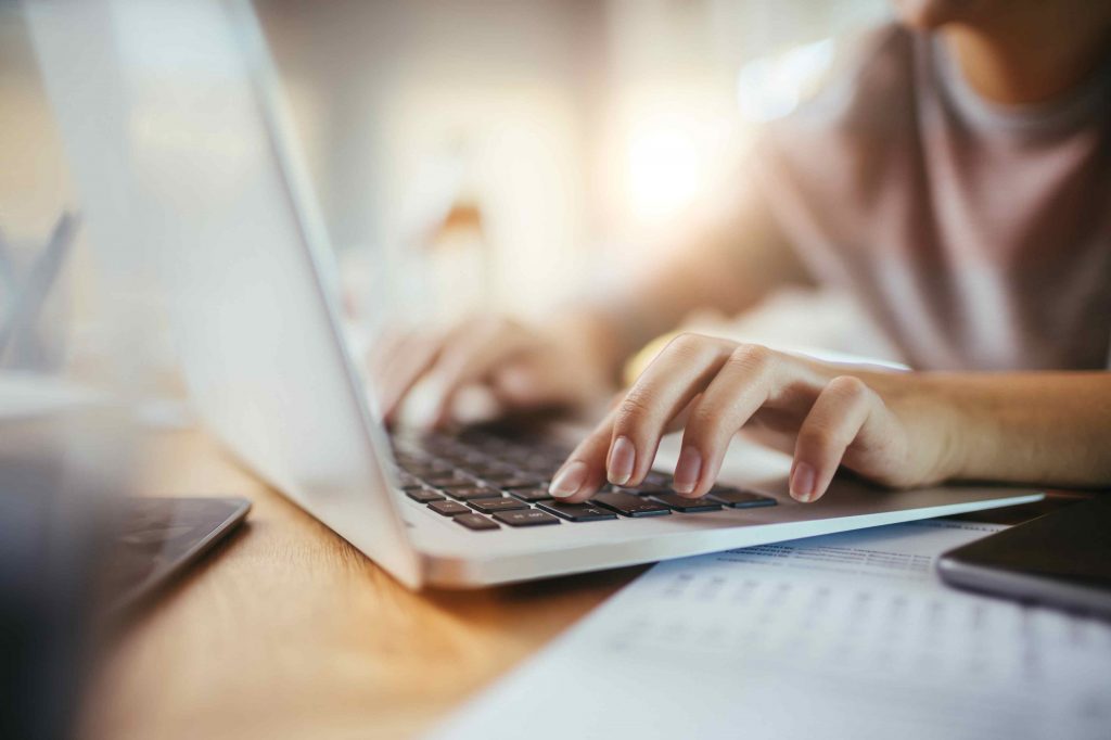 woman using a computer 846202328 5b8487bcc9e77c007b8e4970